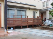 古くなったウッドデッキと駐輪スペースのリフォーム｜千葉県船橋市のY様邸のお庭にて外構工事