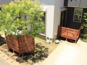 千葉市にてウリン材のウッドデッキと目隠しフェンスを使用した庭リフォーム