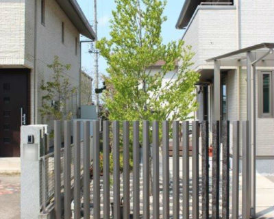 アクセントの効いたオリジナルの目隠しフェンス｜千葉県成田市にて庭のリフォーム工事